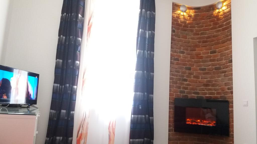 Apartment With Fireplace 利沃夫 外观 照片