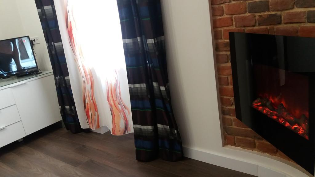 Apartment With Fireplace 利沃夫 外观 照片