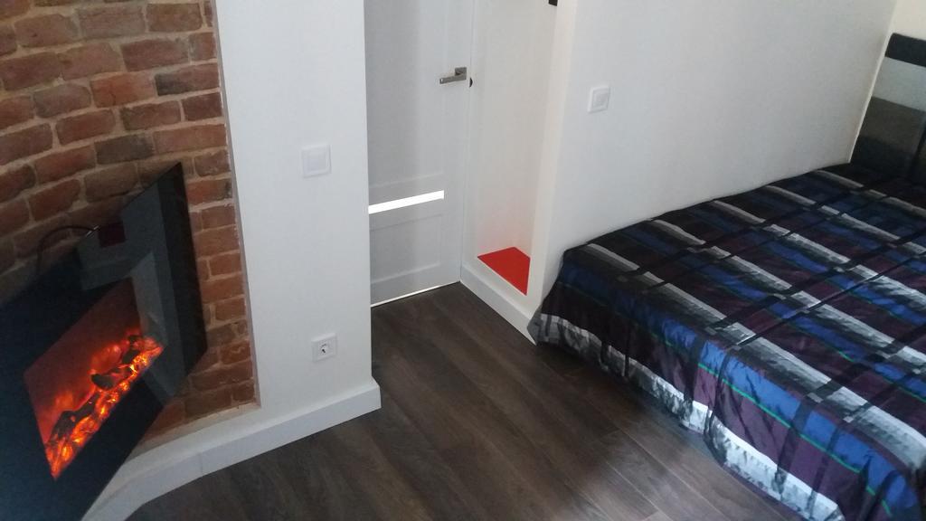 Apartment With Fireplace 利沃夫 外观 照片